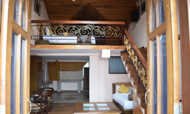 Well-furnished Room