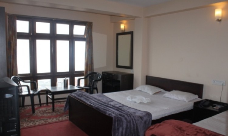 Well-furnished Room Well-furnished Room