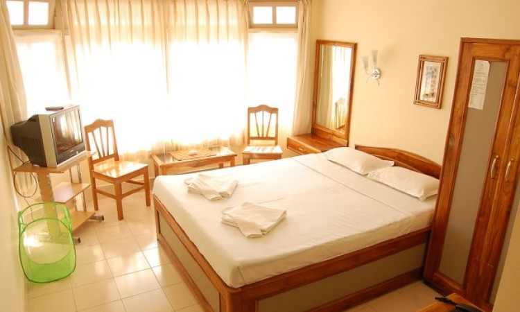 Well-furnished Room Well-furnished Room