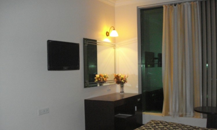 Well-furnished Room