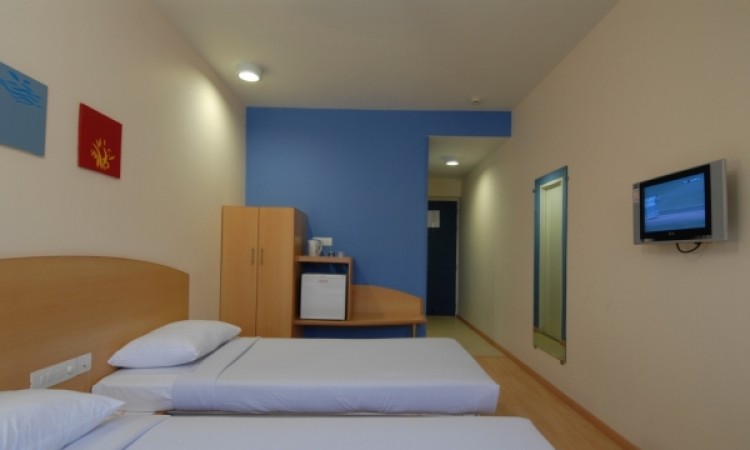 Well-furnished Room