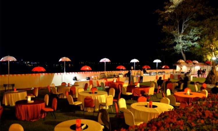 Rooftop Dining