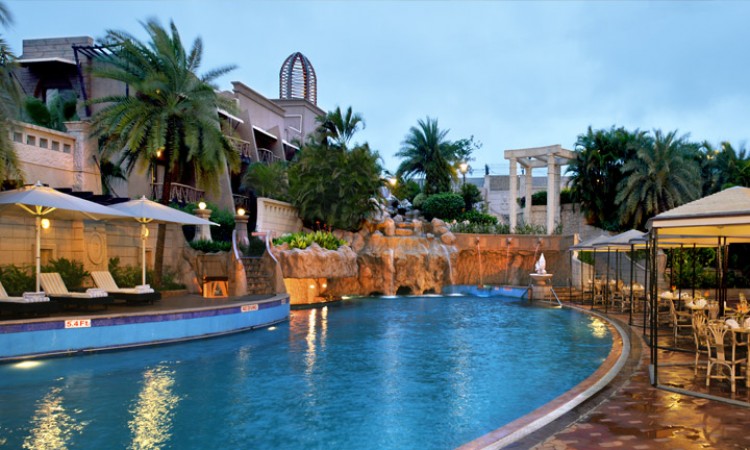 Oceanus Poolside Bar
