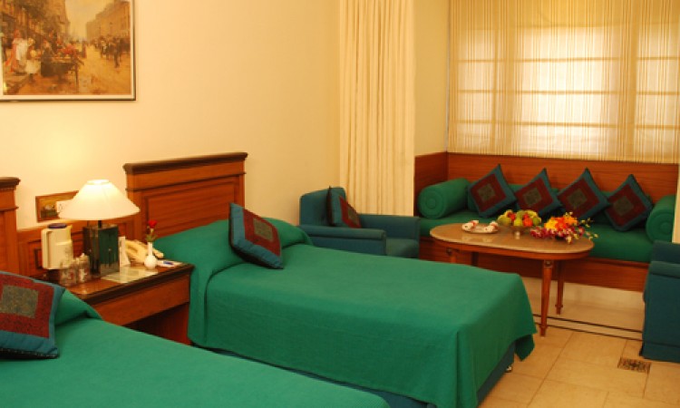 Well-furnished Room