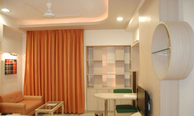 Well-furnished Room