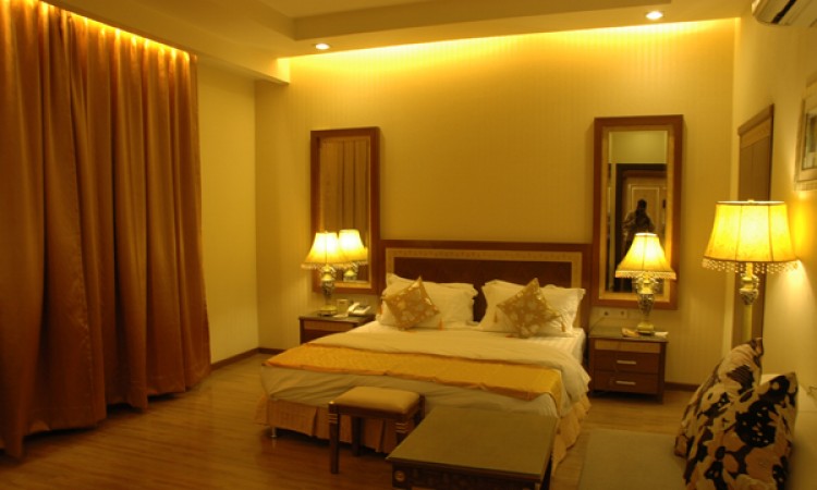 Well-furnished Room Well-furnished Room