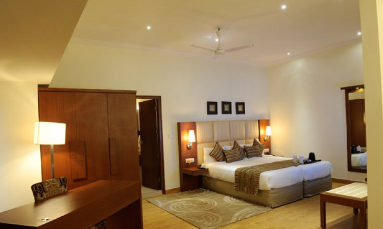 Well-furnished Room