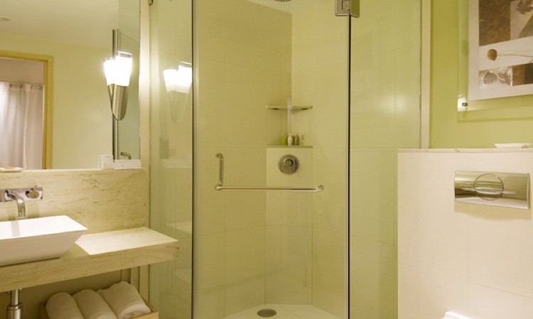 Suite Bathroom