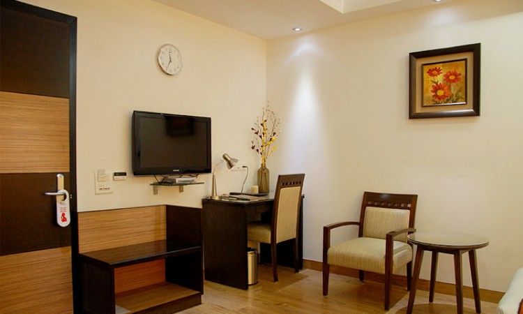 Well-furnished Room Well-furnished Room