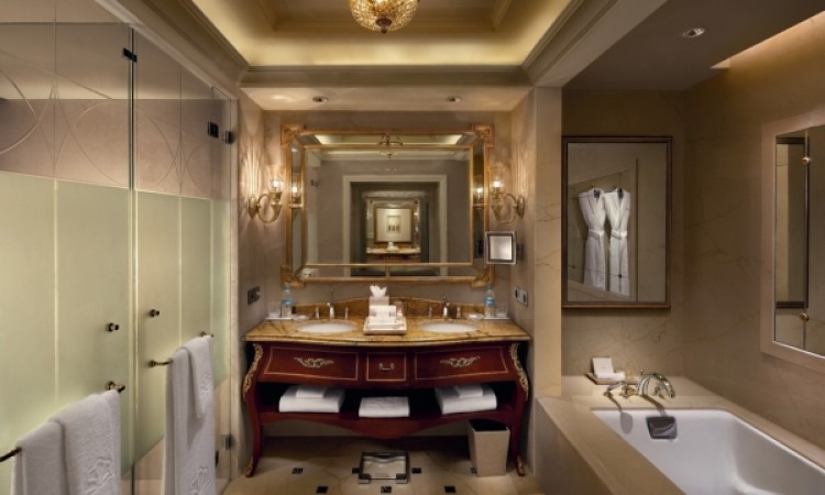 Royal Premier Room Bathroom