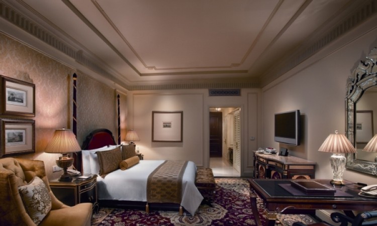 Well-furnished Room