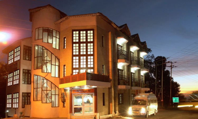 Hotel Himgiri